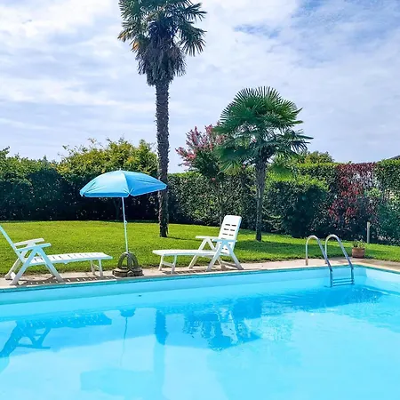 Сasa de vacaciones Pet Friendly In With Kitchenette